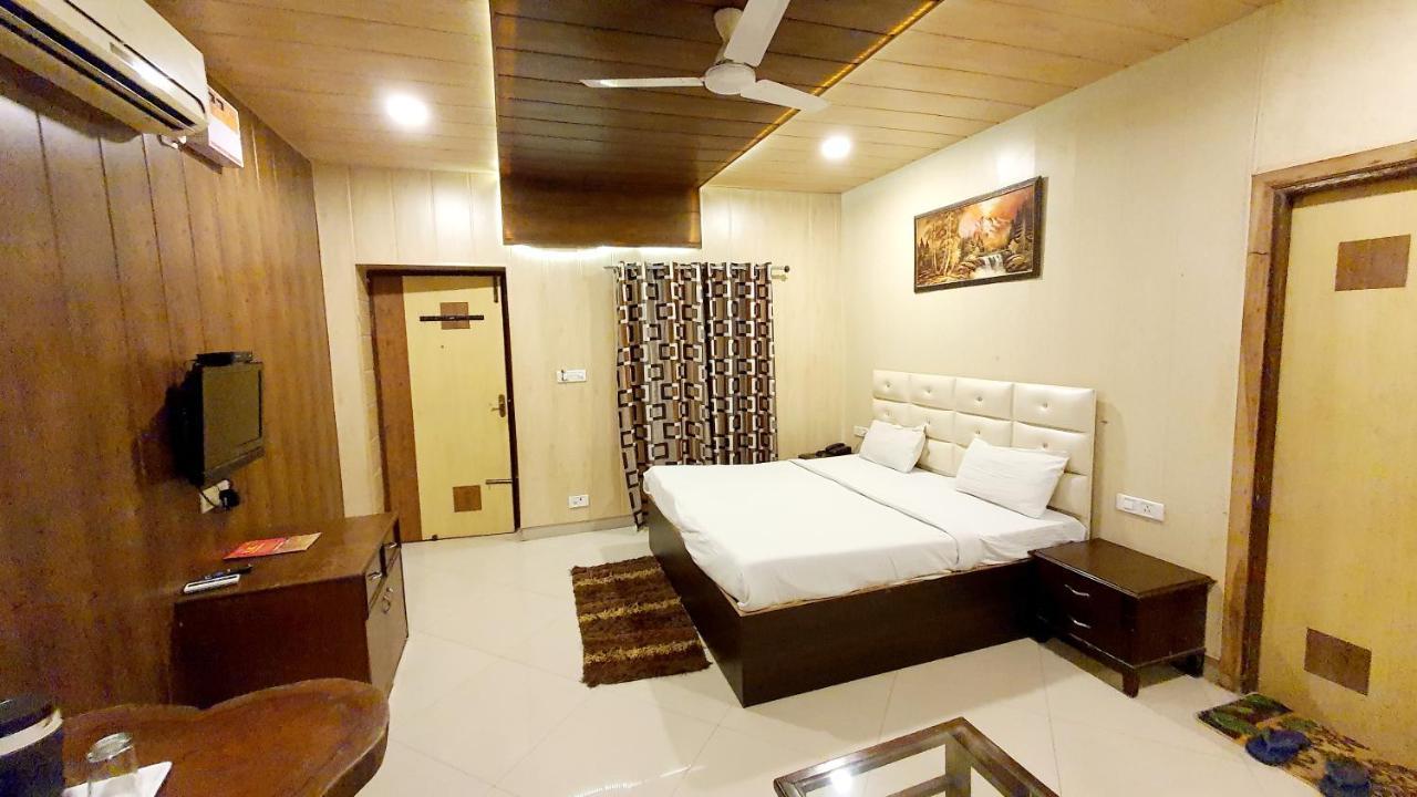 Hotel Amritsar Inn Esterno foto